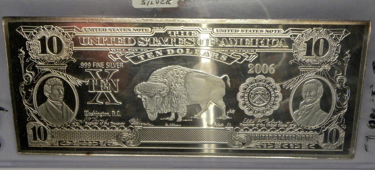 2006 Silver Bar with Buffalo $10 design (front)